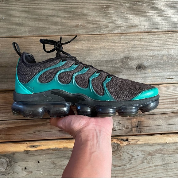 vapormax plus eagles